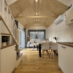 SMILE- Delightful, bright & spacious tiny living